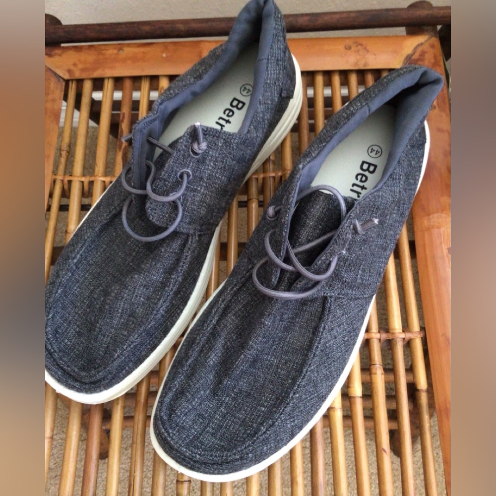 Never worn Betrue canvas boat shoes